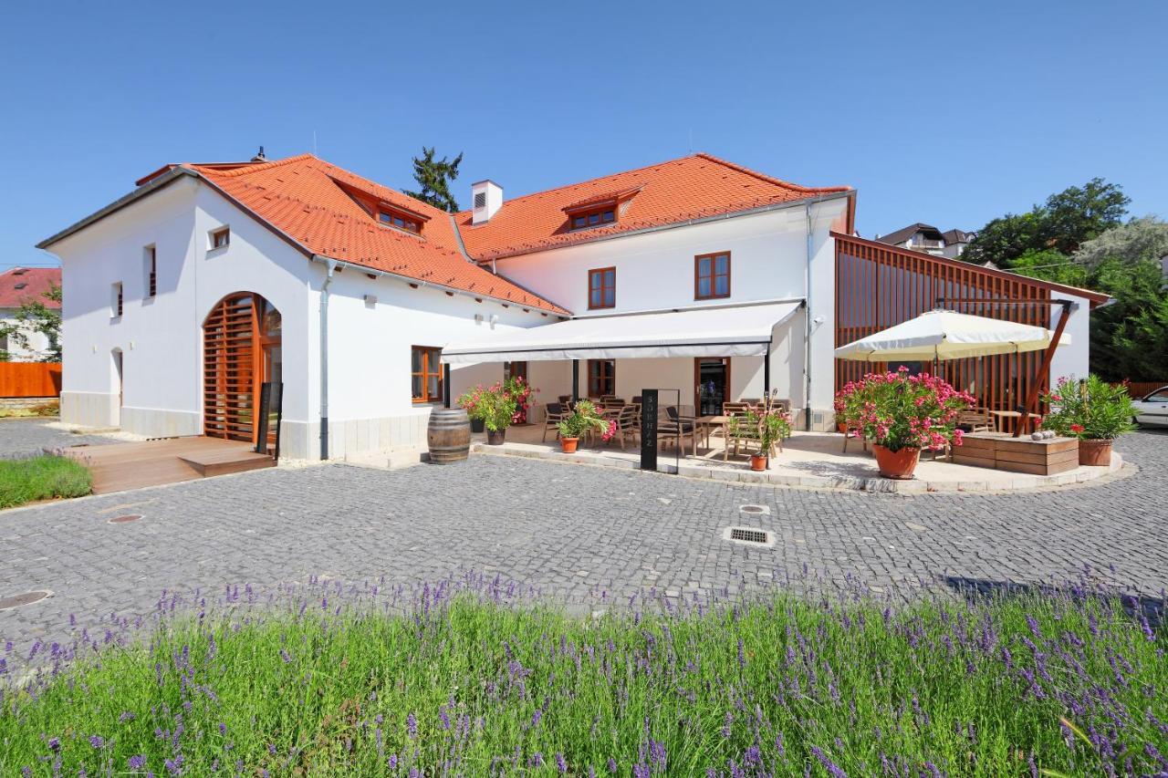 Hotel Historia Malomkert Veszprém Esterno foto